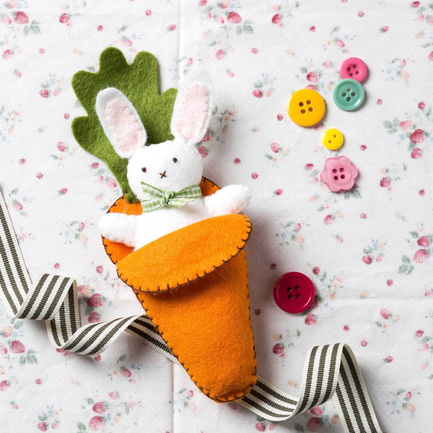 Bunny in Carrot Felt Craft Mini Kit