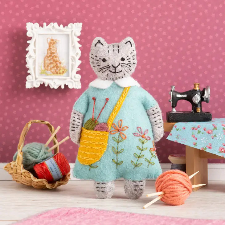 Mrs Cat loves to Knit Felt Craft Kit