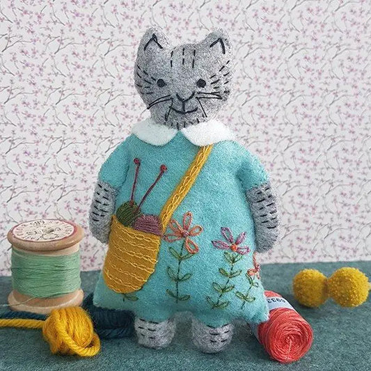Mrs Cat loves to Knit Felt Craft Kit